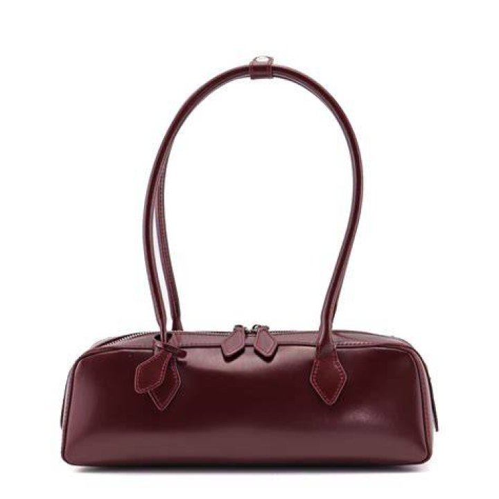 Baguette leather shoulder bag