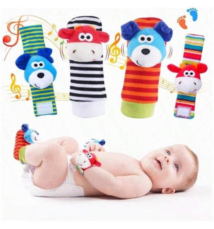 Calcetines con sonajero y mu&ntilde;equeras para beb&eacute;s