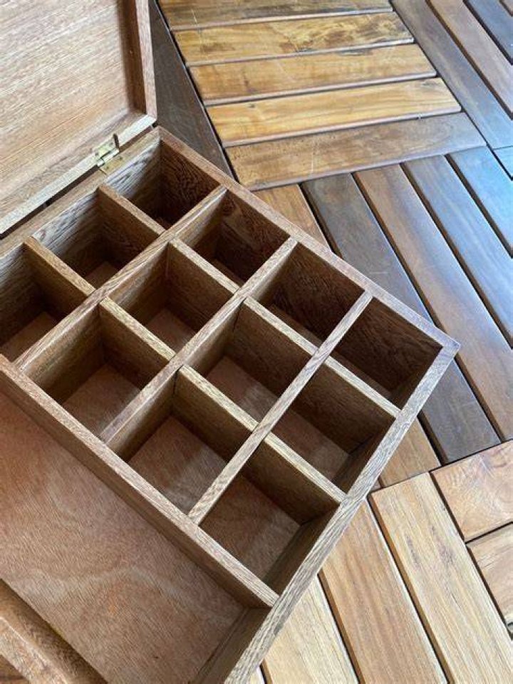 Cubo-laberinto de madera