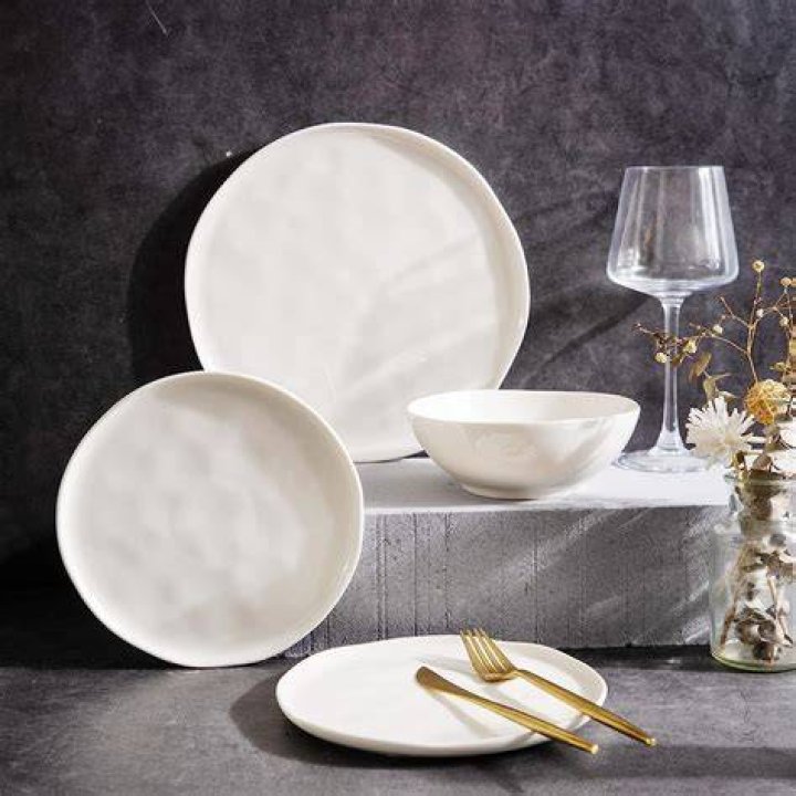 Dishware, Tableware, Plate, Porcelain, Serveware, Dinnerware set, Saucer, Tablecloth, Design, Black-and-white, 
