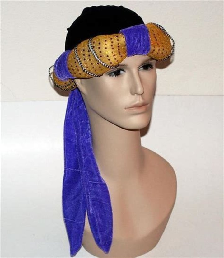 Face, Hat, Headgear, Costume accessory, Tradition, Costume, Hair accessory, Costume hat, Fur, Headpiece, Face, Hat, Headgear, Costume accessory, Tradition, Costume, Hair accessory, Costume hat, Fur, Headpiece,